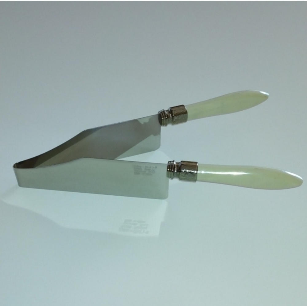 Avon NIB Kake-Kut'r V-shape